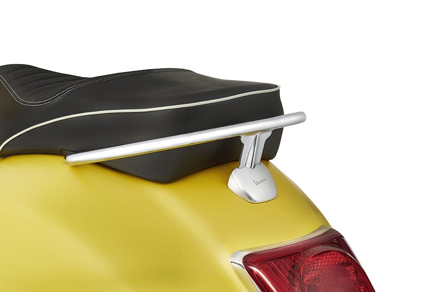 Vespa deksel bevestigingsbeugel GTS door Rizoma
