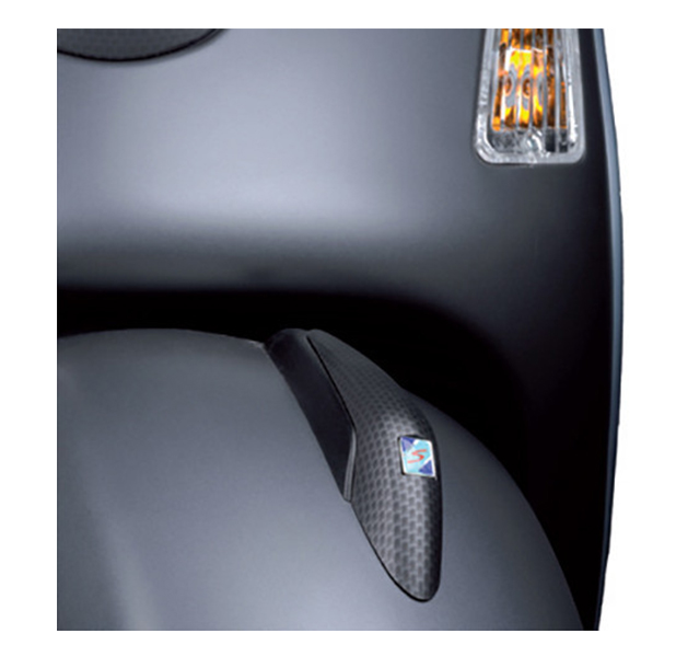 Origineel Vespa sierstuk voor spatbord , carbon