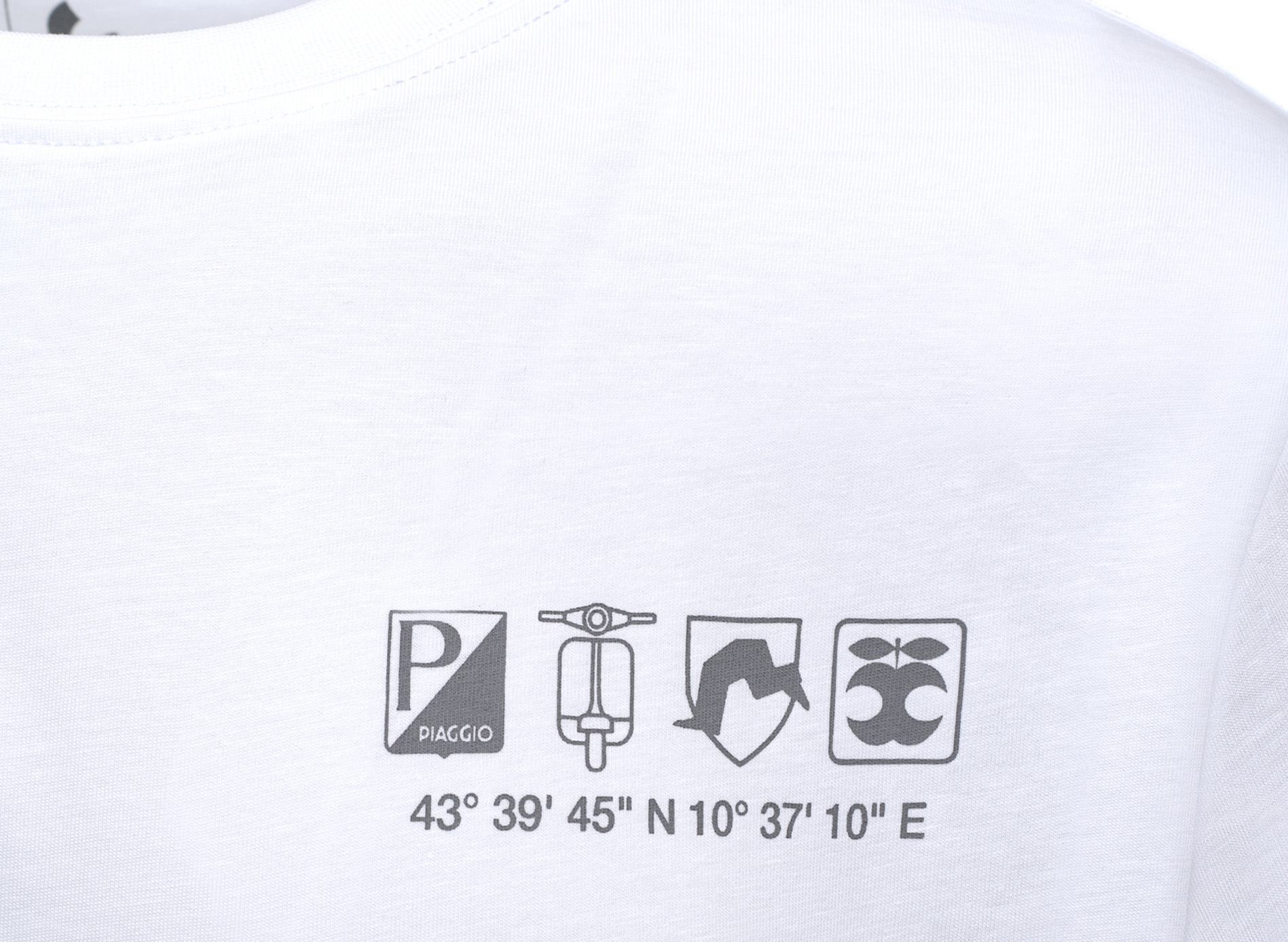 Vespa T-shirt Holy wit DEC collectie